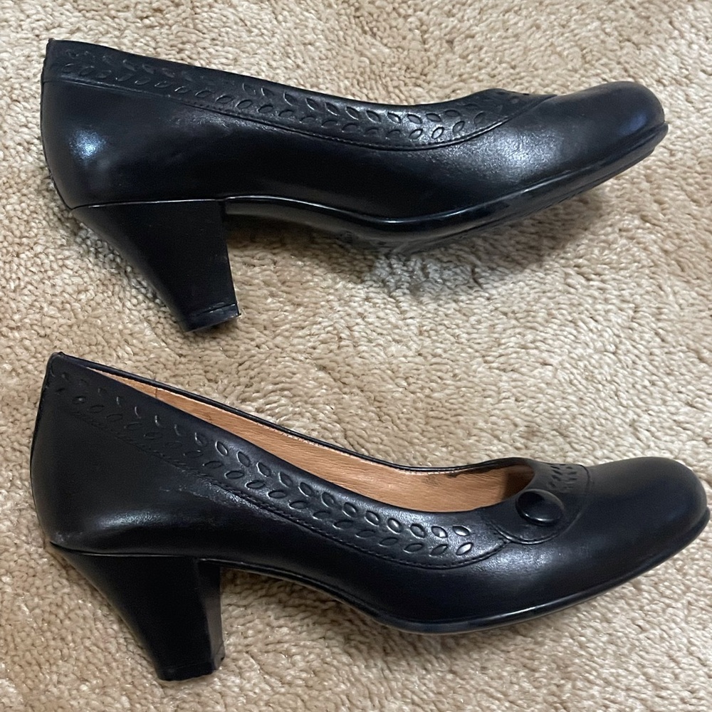 Nurture Black Heels - Picture 5 of 10